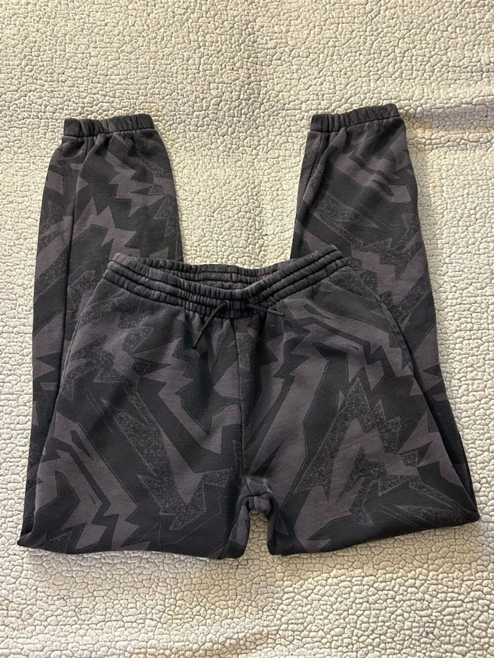 Jordan -- boys grey/ black, zigzag pattern design jogger sweatpants